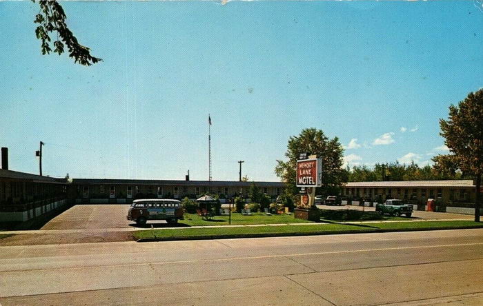 Memory Lane Motel - Old Postcard Photo